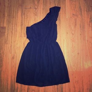 One shoulder dress